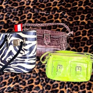 Dooney bundle 3️⃣ for, 1️⃣ 🔥 steal